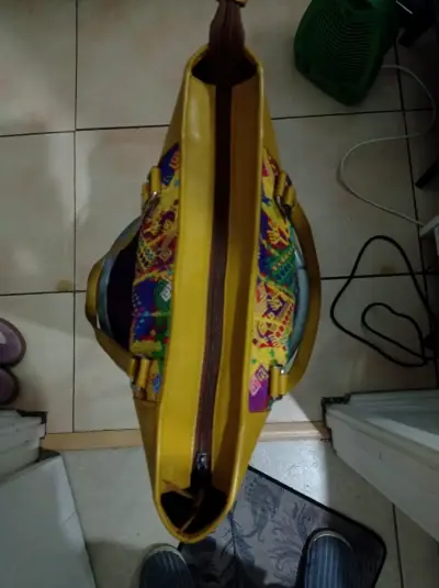 Bolso tote de cuero con diseño étnico - miniatura 2