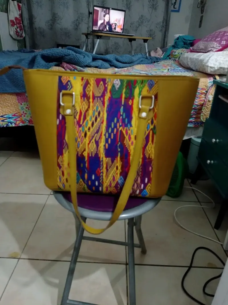 Bolso tote de cuero con diseño étnico - 4