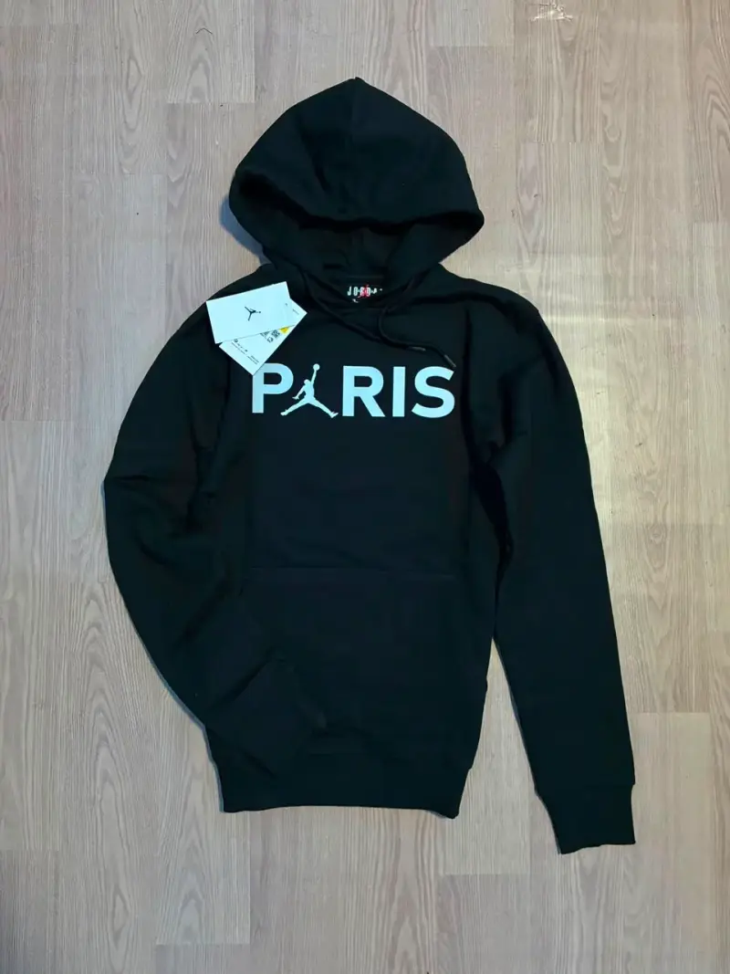 Polerón negro con capucha y diseño estampado - 4