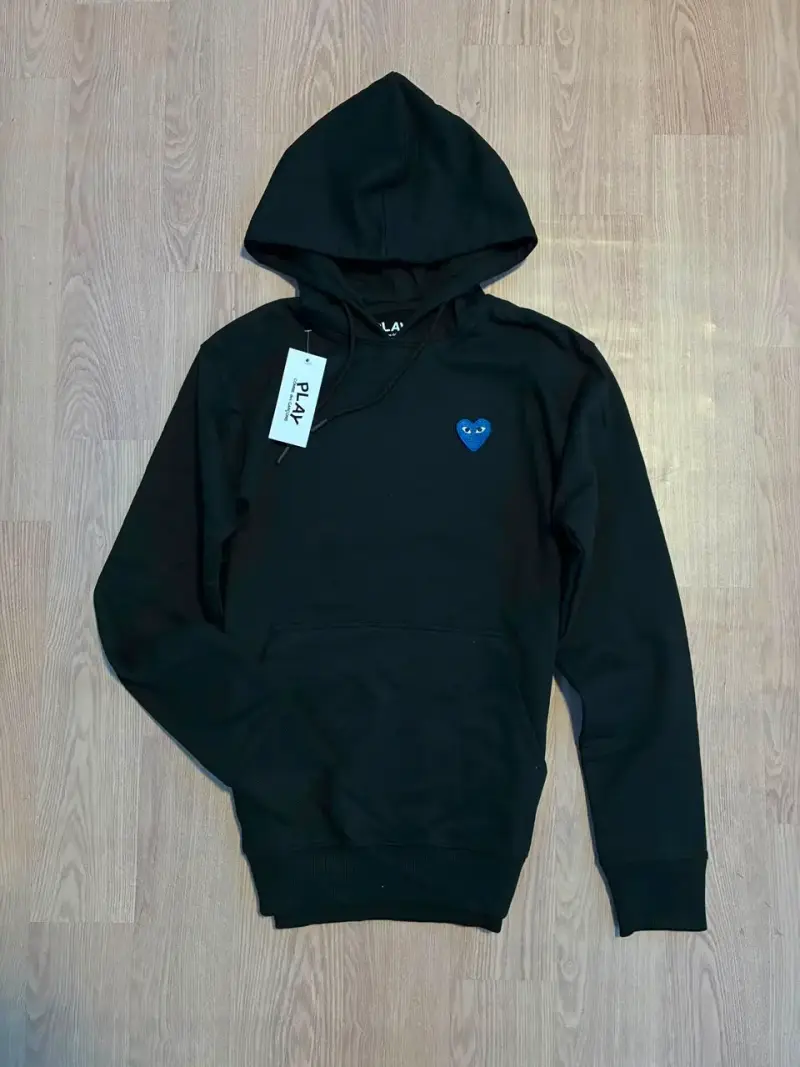 Polerón negro con capucha y diseño estampado - 6