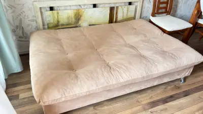 Futón beige de tela suave - miniatura 1