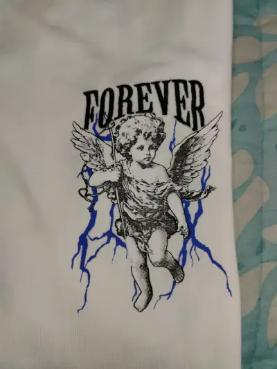 Polera blanca con diseño de ángel Forever - miniatura 3