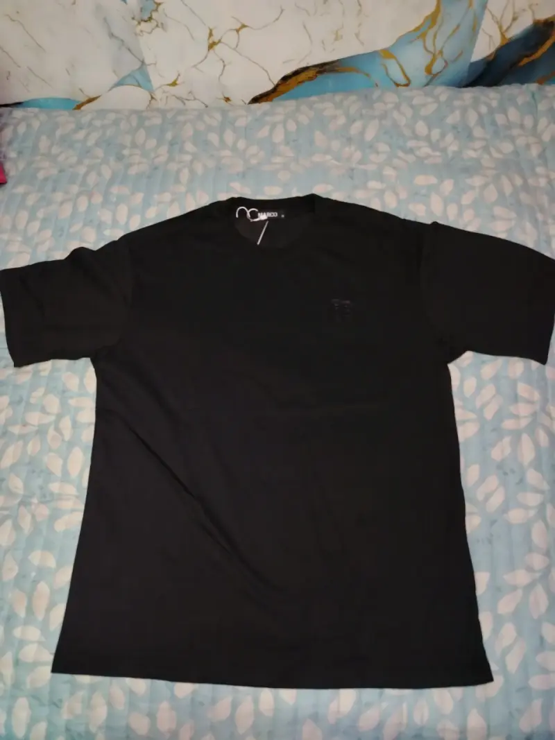 Polera negra con diseño Milano estilo urbano - 2