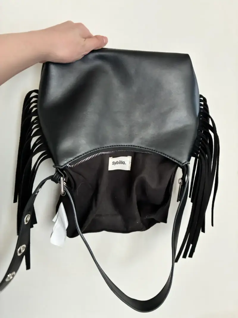 Cartera negra con flecos estilo Sybilla - 3