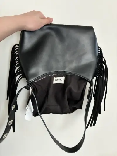 Cartera negra con flecos estilo Sybilla - miniatura 3