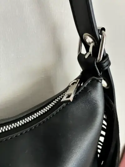 Cartera negra con flecos estilo Sybilla - miniatura 5