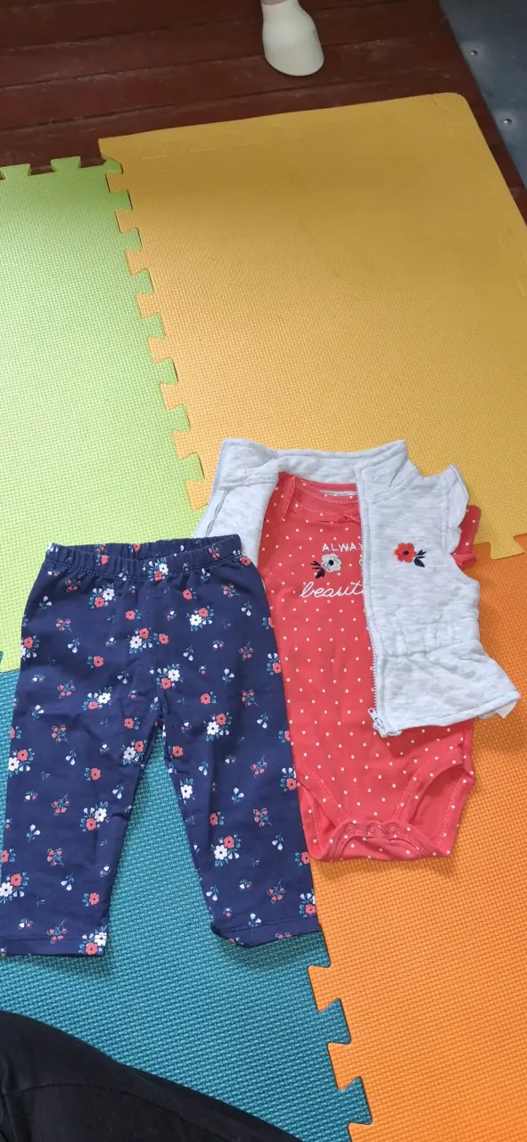 Conjunto de bebé con body y pantalón floral