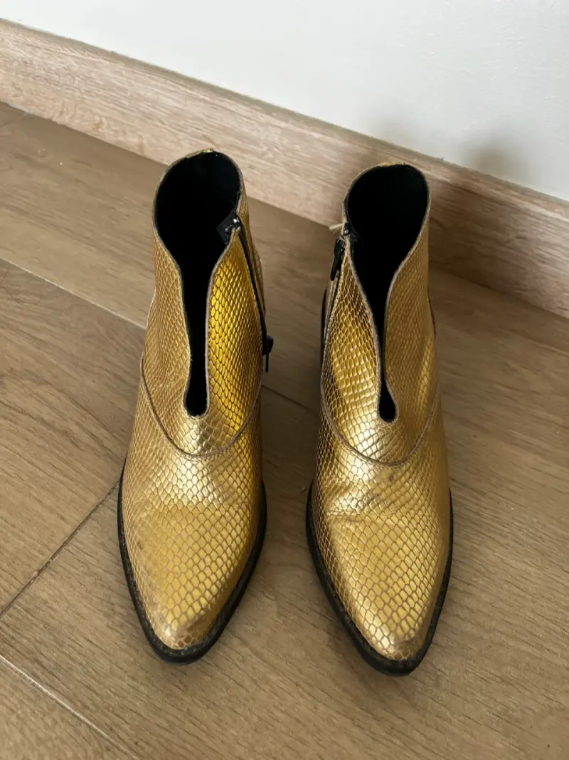 Botines dorados de cuero con tacón - 3