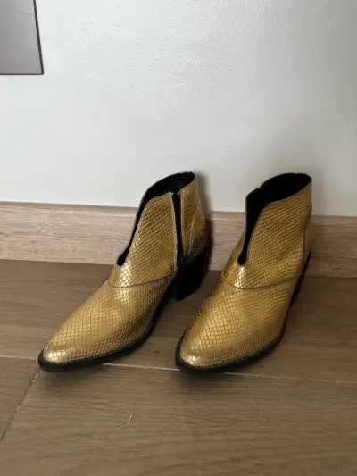 Botines dorados de cuero con tacón - miniatura 4