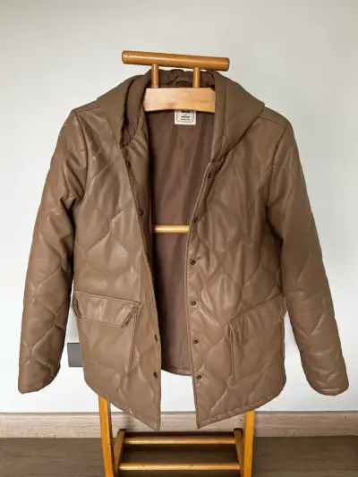 Chaqueta acolchada marrón con capucha Kavu - miniatura 1
