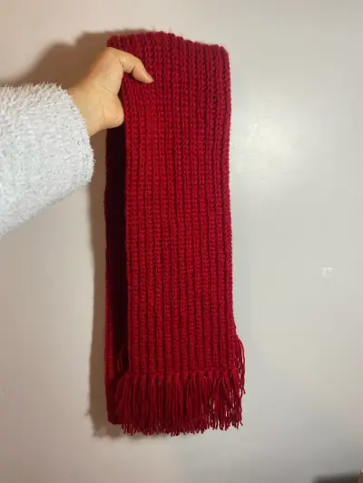 Bufanda tejida roja con flecos - miniatura 1