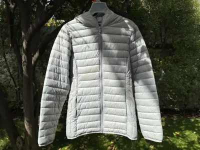 Parka gris clara con capucha Opposite - miniatura 1