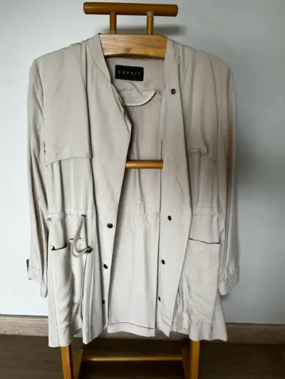 Abrigo beige Esprit con diseño moderno - miniatura 1