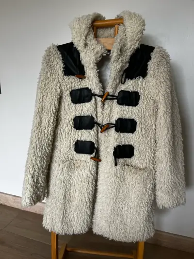 Abrigo de lana con detalles de cuero negro - miniatura 1