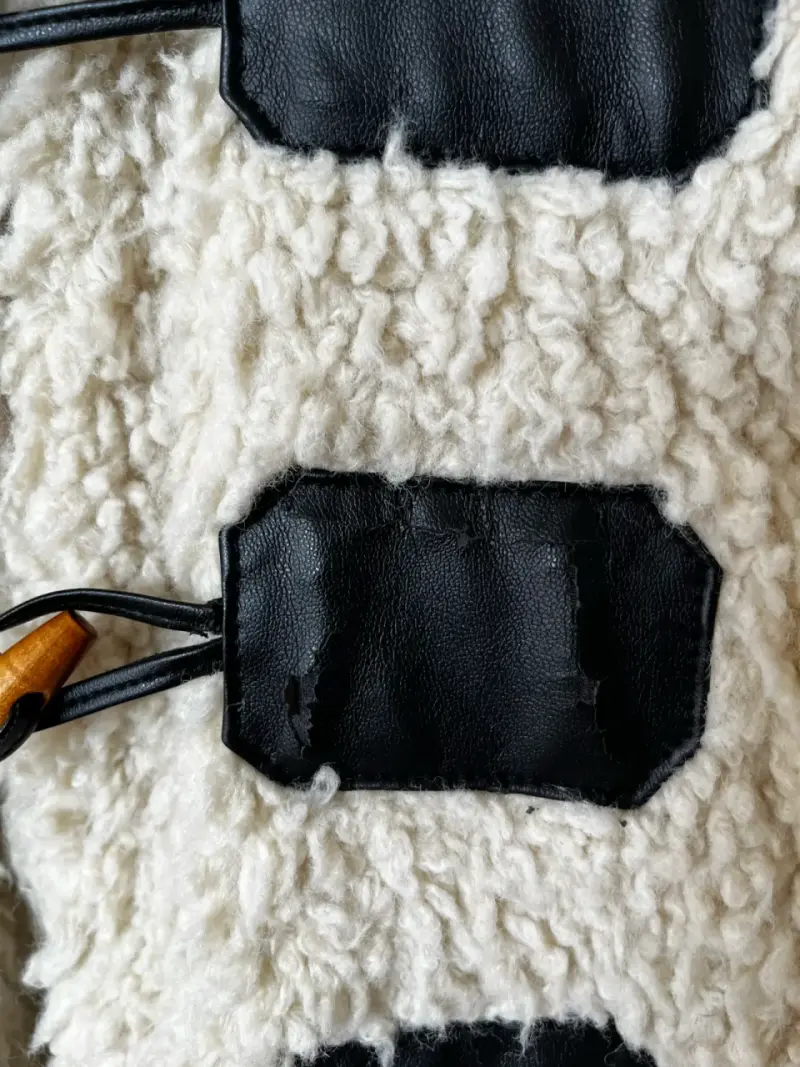 Abrigo de lana con detalles de cuero negro - 3