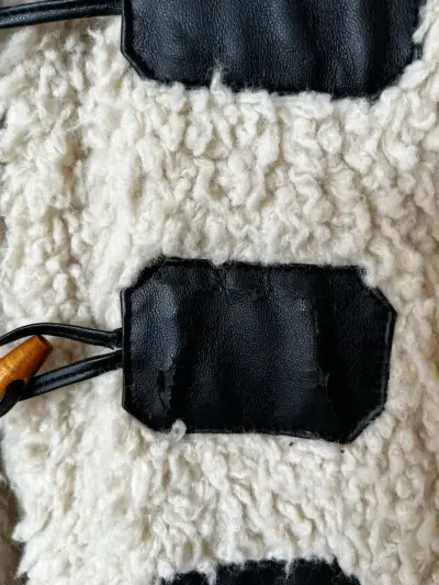Abrigo de lana con detalles de cuero negro - miniatura 3