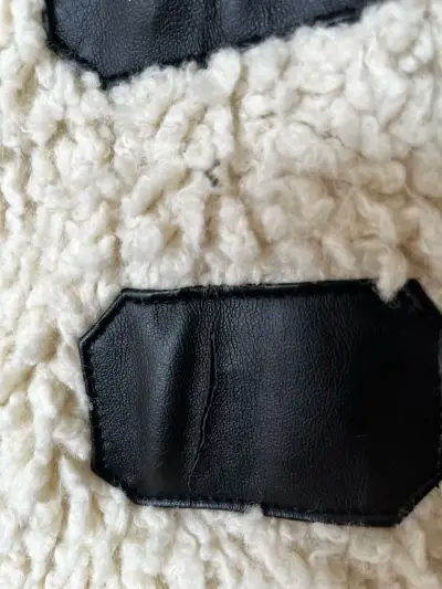 Abrigo de lana con detalles de cuero negro - miniatura 4
