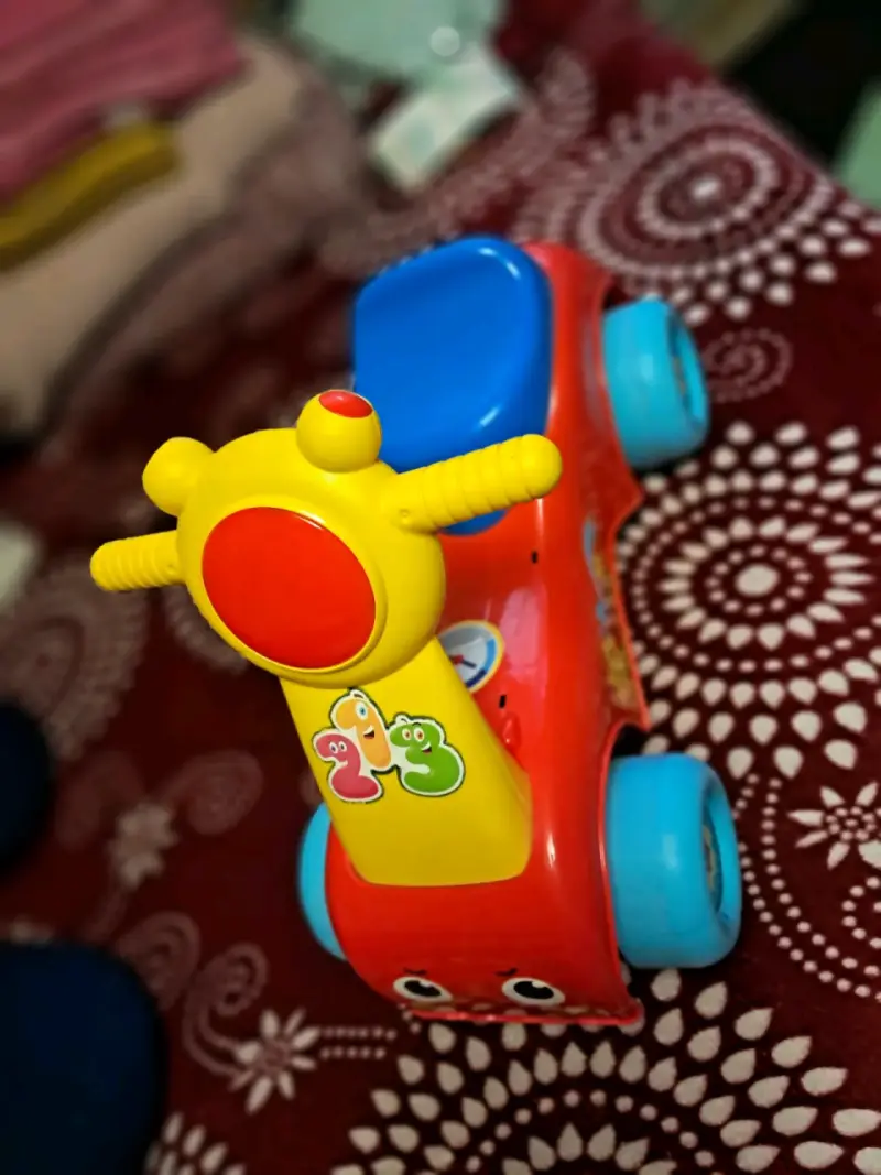 Andador infantil de juguete colorido