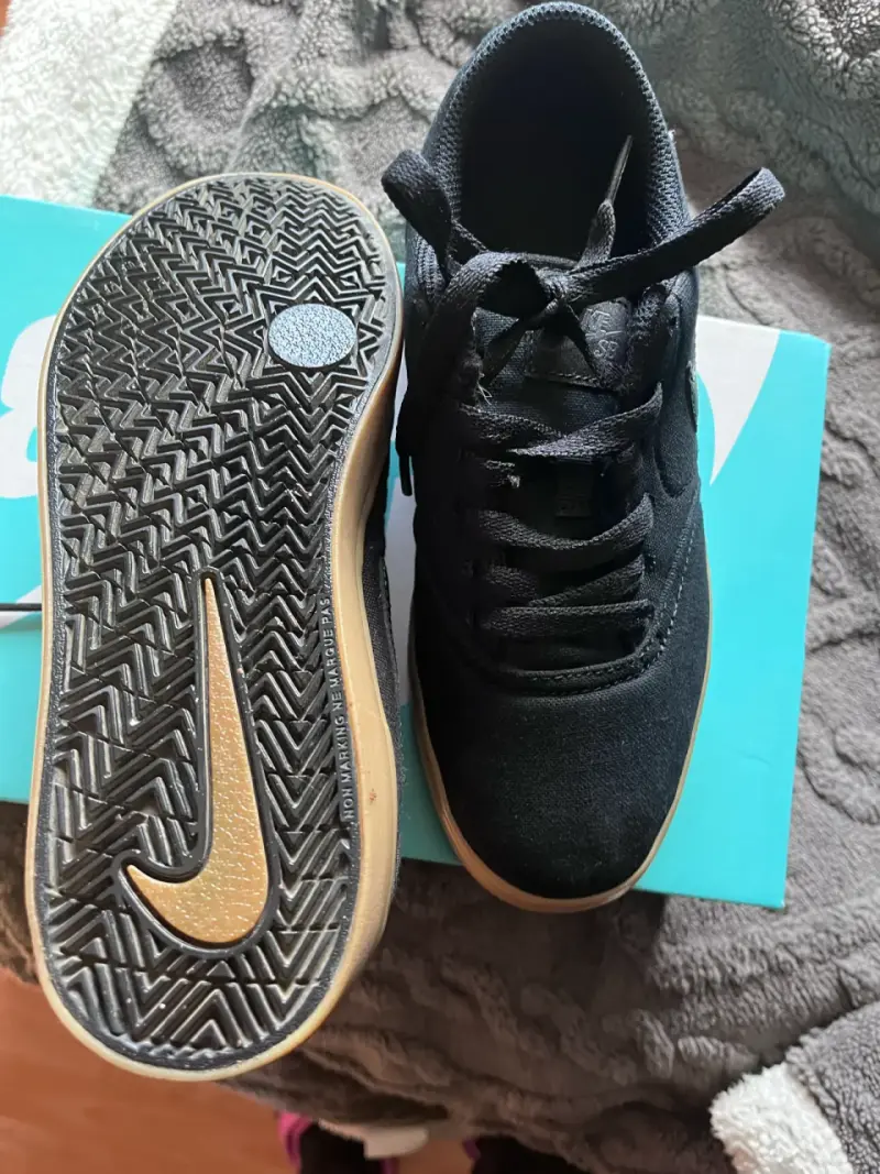 Zapatillas deportivas negras Nike suela goma - 2