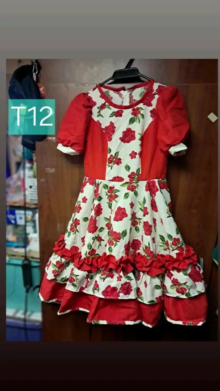 Vestido floral rojo y blanco con volantes