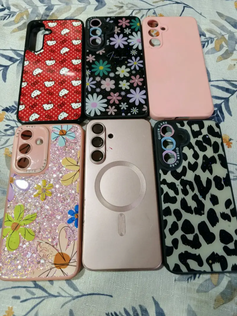 Set de carcasas para celular con diseños variados