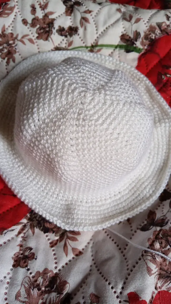 Sombrero de crochet blanco para mujer