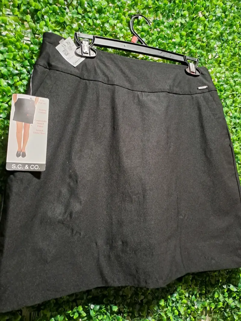 Falda short negra elástica S.C. & Co. - 1