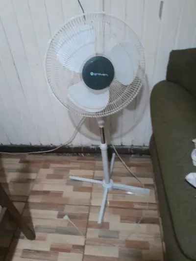 Ventilador de pie Groven blanco en buen estado - miniatura 2