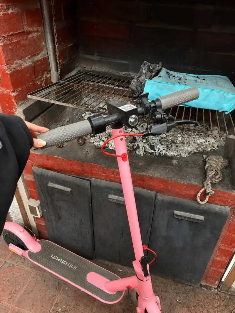 Scooter eléctrico rosa para adultos - 1