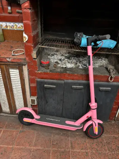 Scooter eléctrico rosa para adultos - miniatura 2