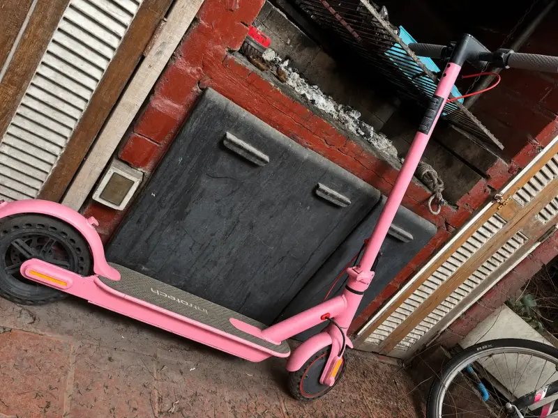 Scooter eléctrico rosa para adultos - 4