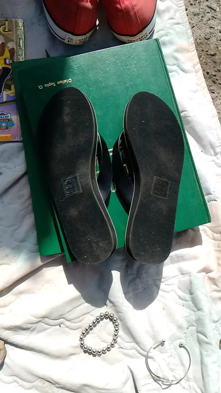 Sandalias negras de cuero Aldo para mujer - 2