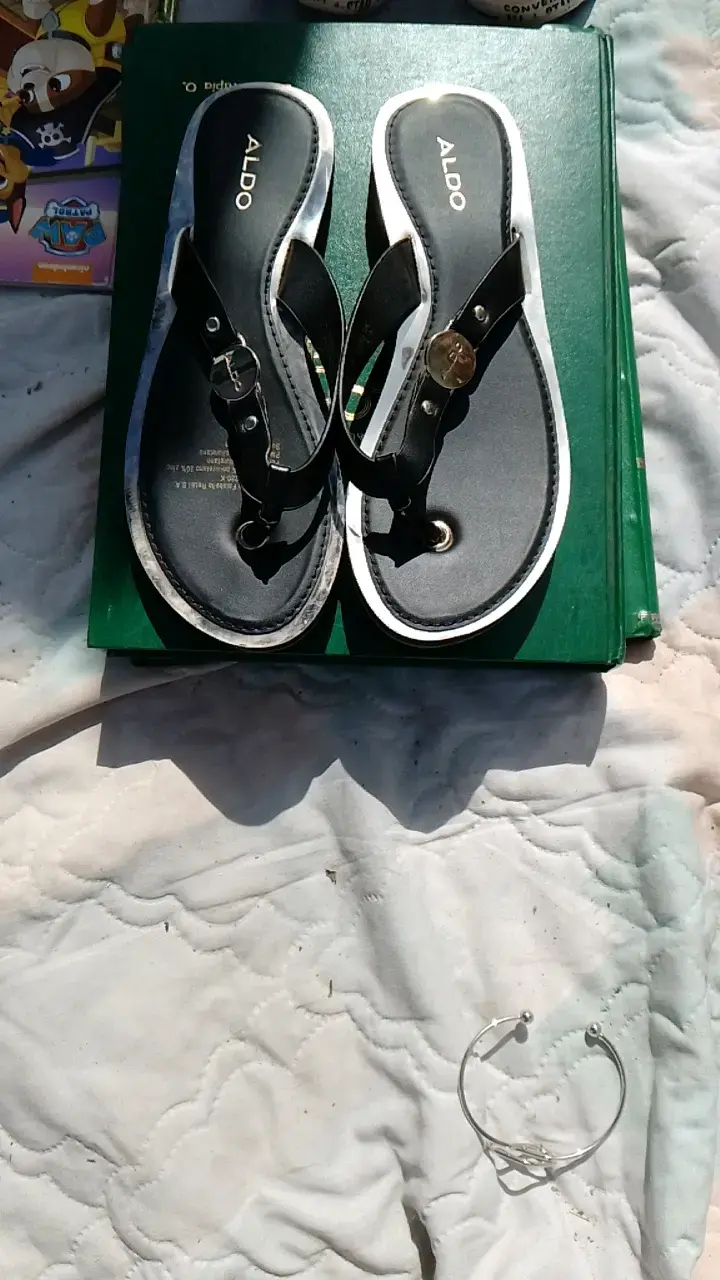 Sandalias negras de cuero Aldo para mujer - 4