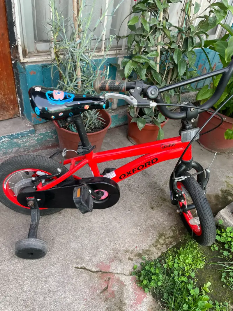 Bicicleta infantil Oxford Spine roja con rueditas - 2