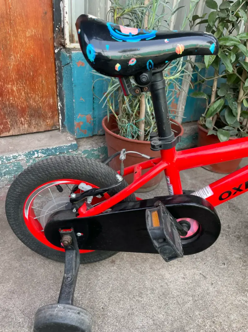 Bicicleta infantil Oxford Spine roja con rueditas - 4