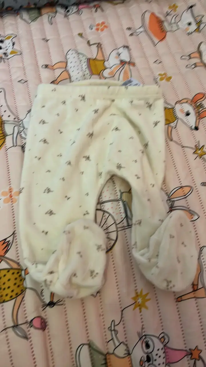 Pijama de bebé polar blanco con estampado - 3