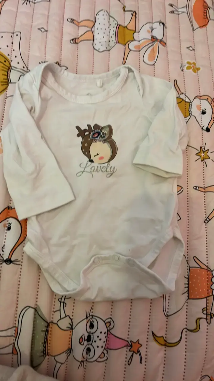 Body de bebé blanco con diseño Lovely