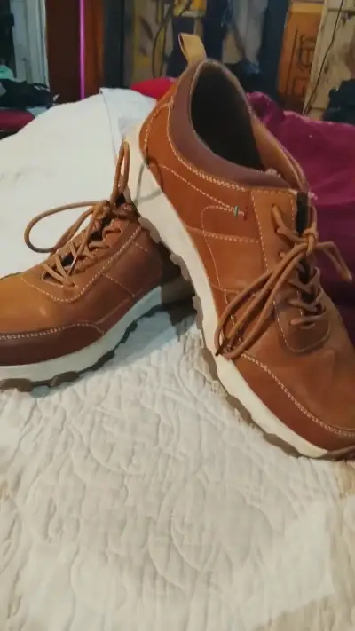 Zapatillas de cuero marrón para hombre - miniatura 1