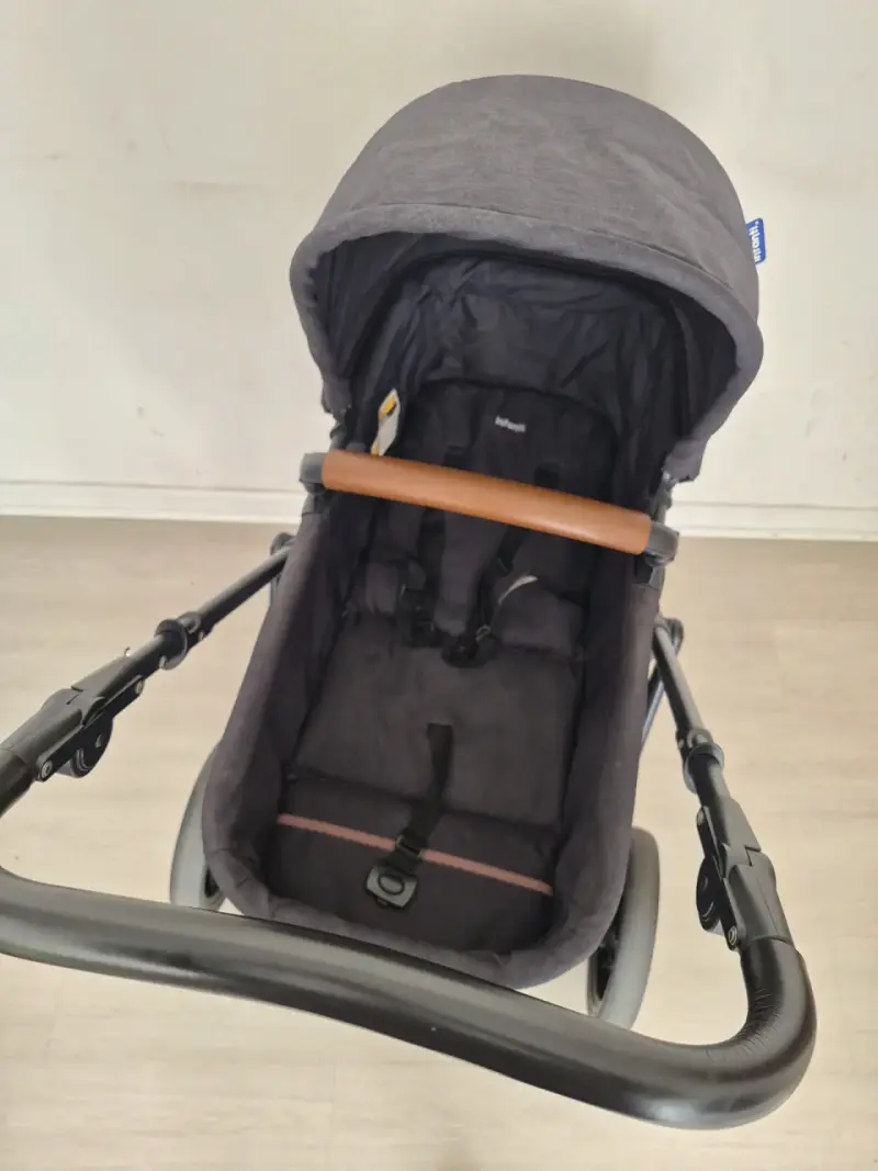 Coche de bebé Infanti Cloud negro con manillar ajustable - 3