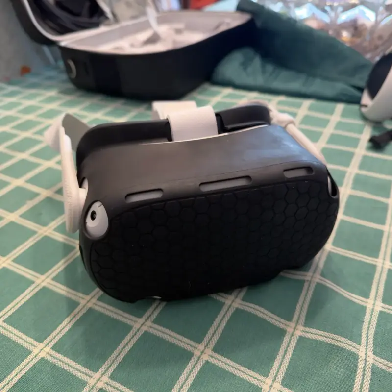 Oculus Meta Quest 2 64Gb - 1