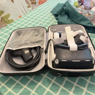 Oculus Meta Quest 2 64Gb - miniatura 3
