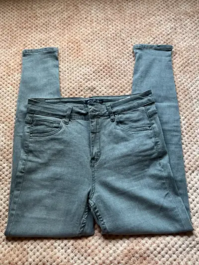 Jeans gris super skinny tiro alto para mujer - miniatura 1