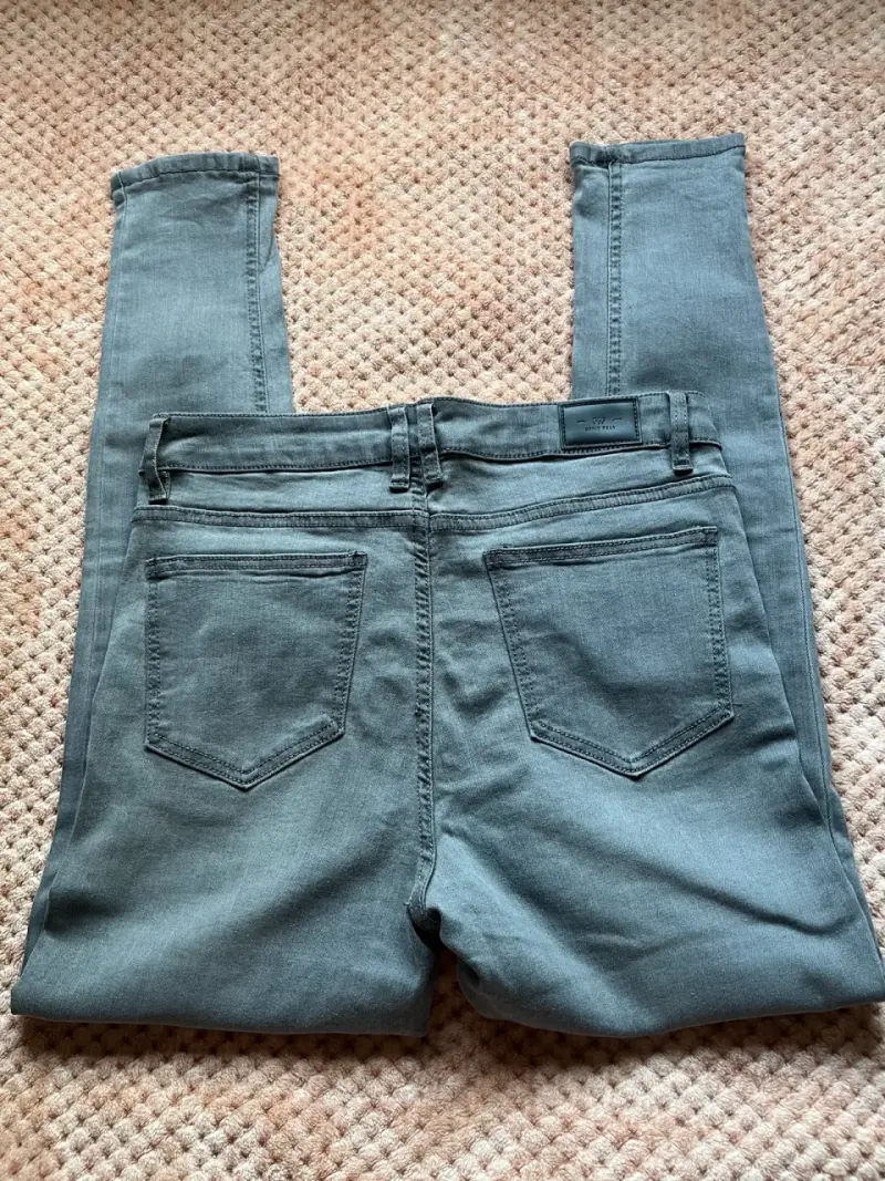 Jeans gris super skinny tiro alto para mujer - 2