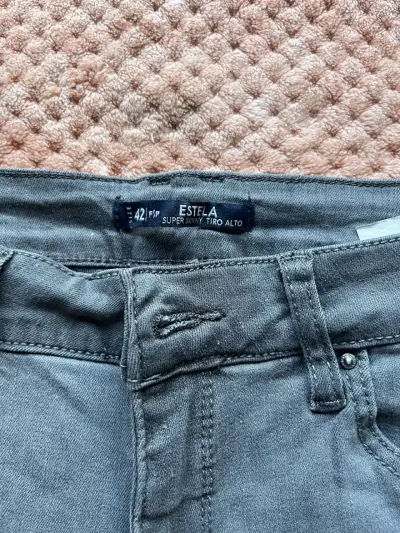 Jeans gris super skinny tiro alto para mujer - miniatura 3