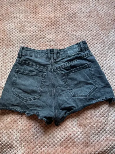 Shorts  Stradivarius negros talla 38 - miniatura 1
