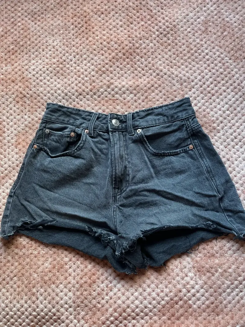 Shorts  Stradivarius negros talla 38 - 2