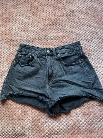 Shorts  Stradivarius negros talla 38 - miniatura 2