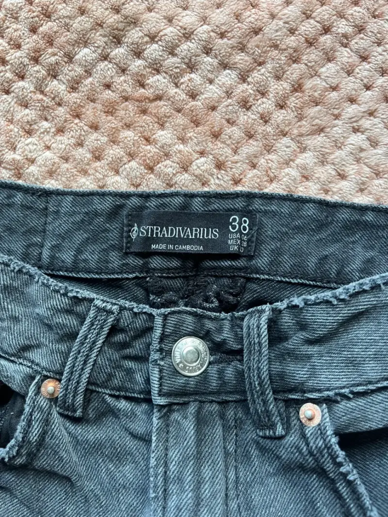 Shorts  Stradivarius negros talla 38 - 3