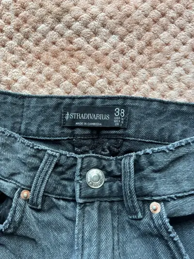Shorts  Stradivarius negros talla 38 - miniatura 3