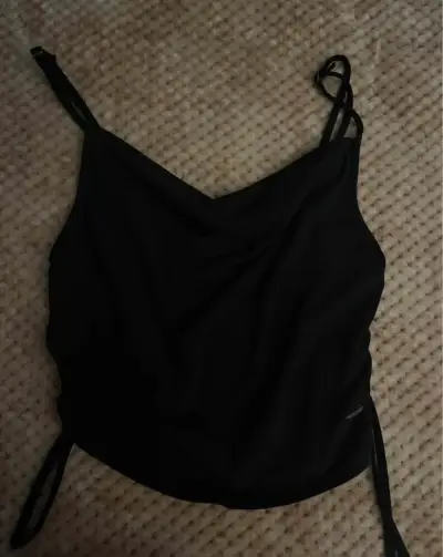 Top negro de tirantes para mujer - miniatura 2